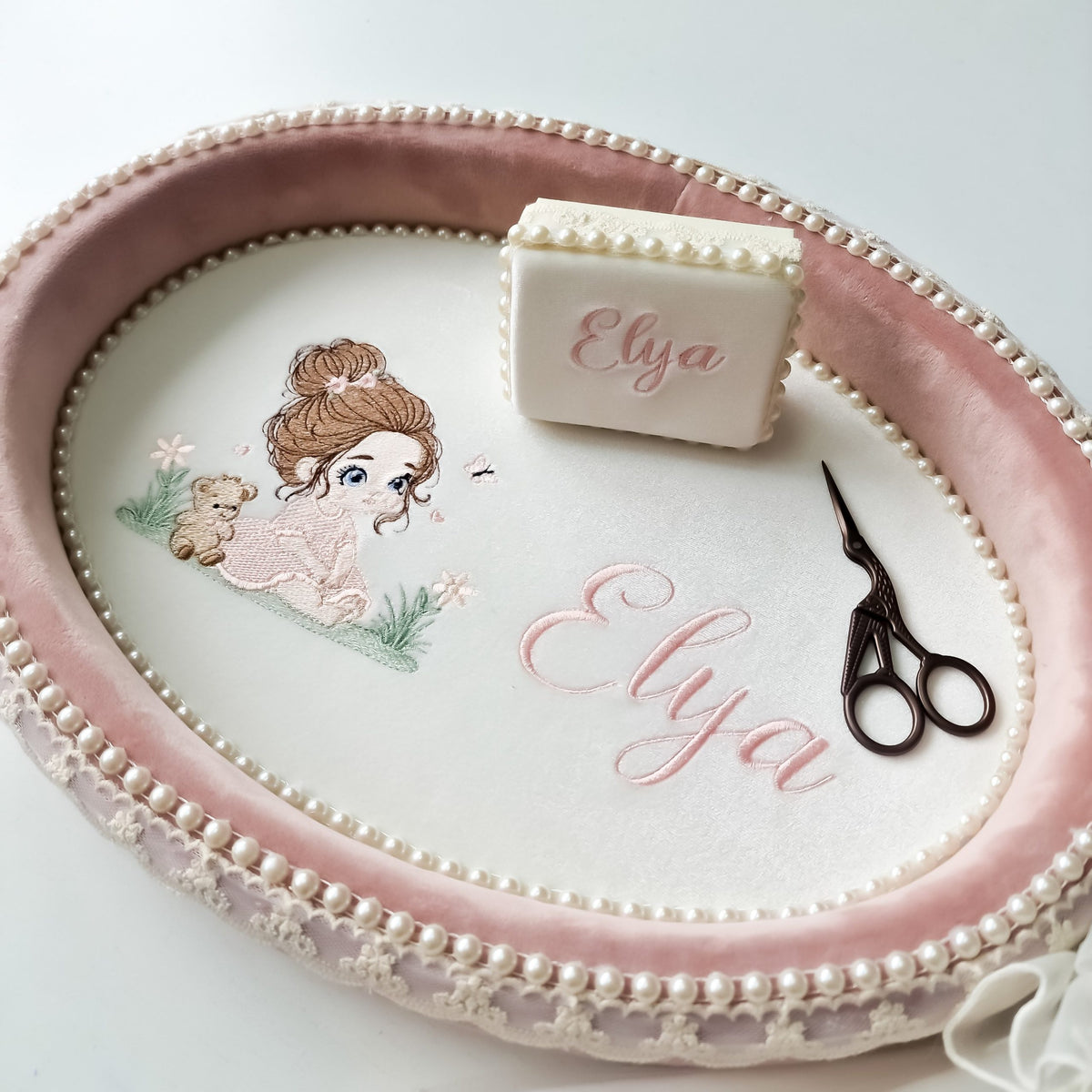 Set aniversar Velvet Elya-Tavita mot Fetite
