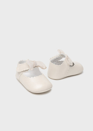 Pantofi botez fete cu floare Off-White