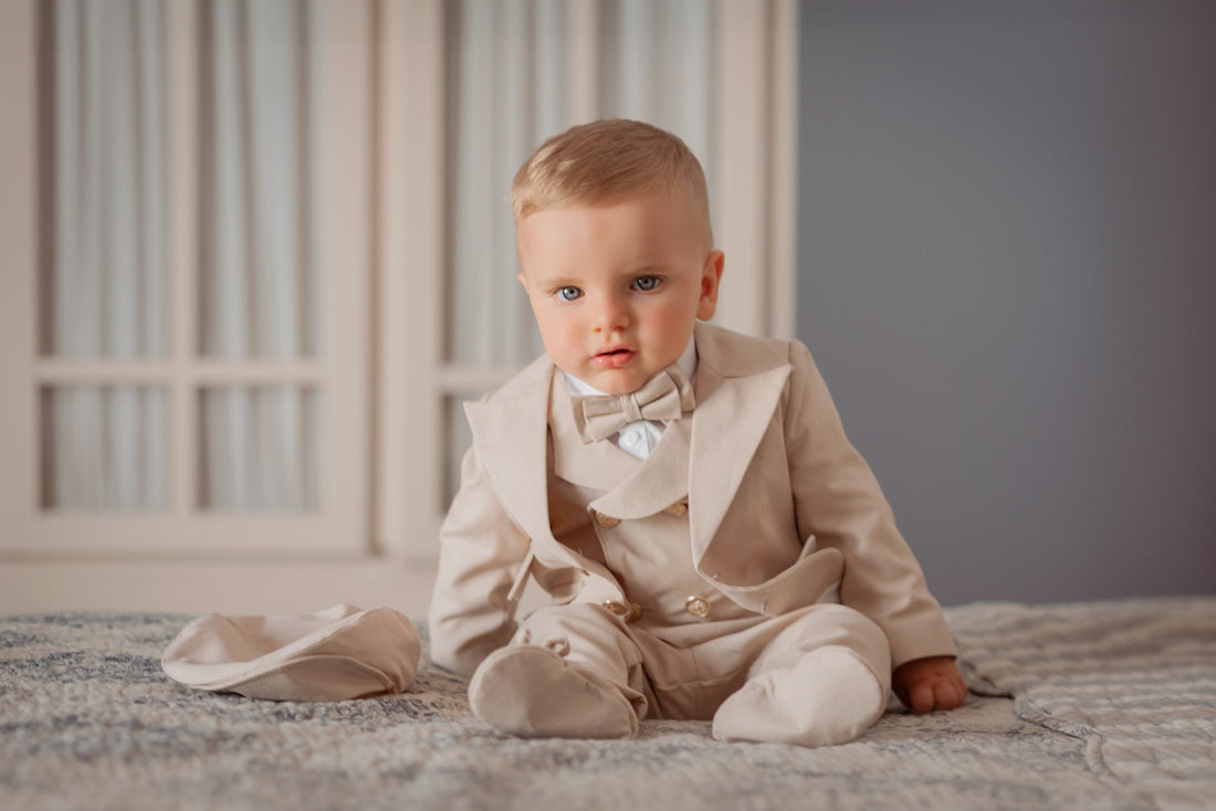 Costumaș botez pentru băieți Edward J. Beige