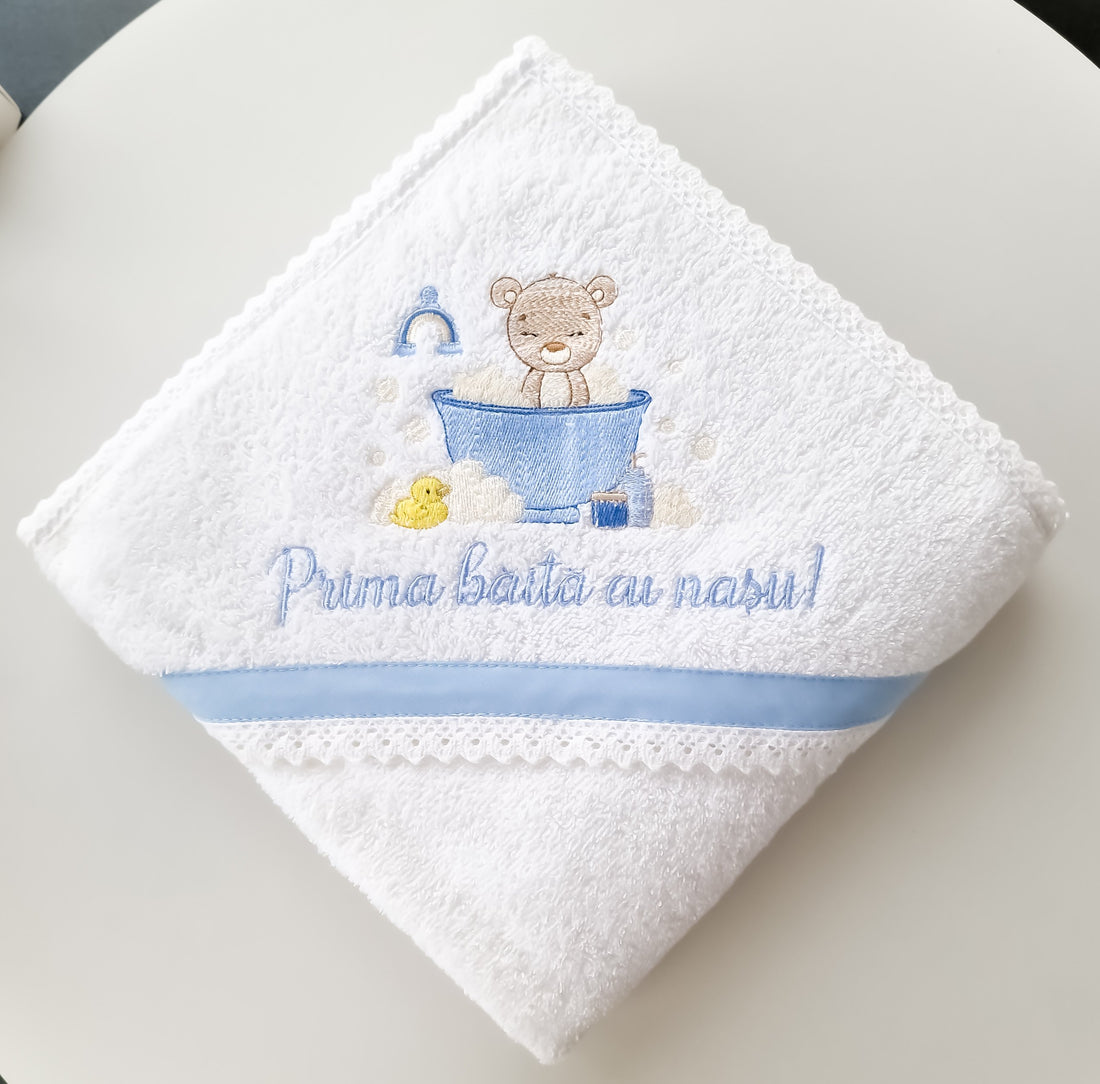 Prosop cu capișon personalizat pentru băieți "Prima baița cu nașii!" -Blue