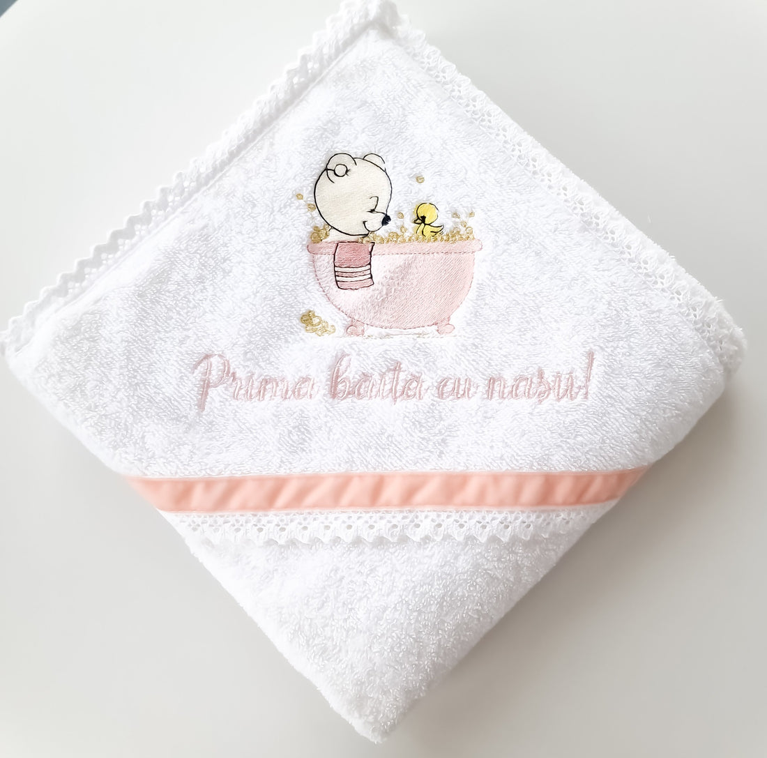 Prosop cu capișon personalizat pentru fetițe "Prima baița cu nașii!" -Pouder