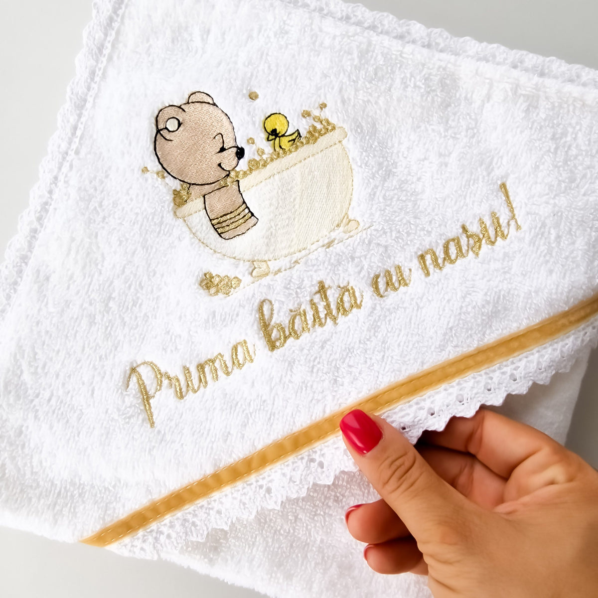 Prosop cu capișon personalizat pentru băieți "Prima baița cu nașii!" -Gold