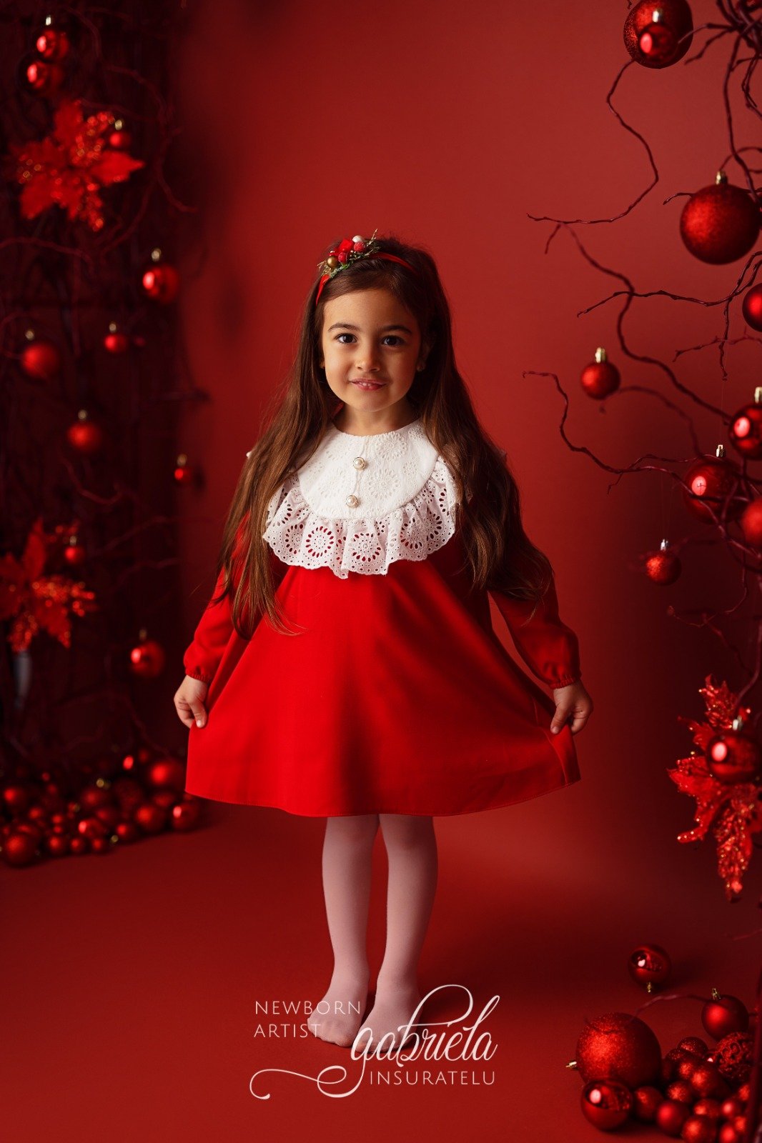 Rochie Crăciun Roșie cu Detalii din Dantelă – Eleganță de Sărbători