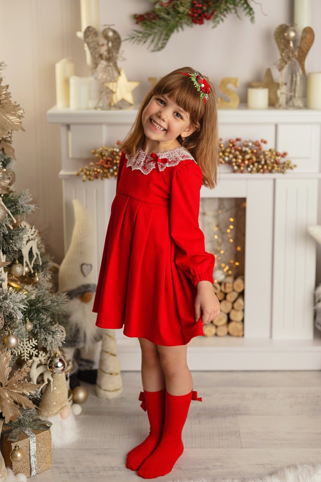 Rochie de Crăciun Roșie cu Danteluță – Strălucire Festivă