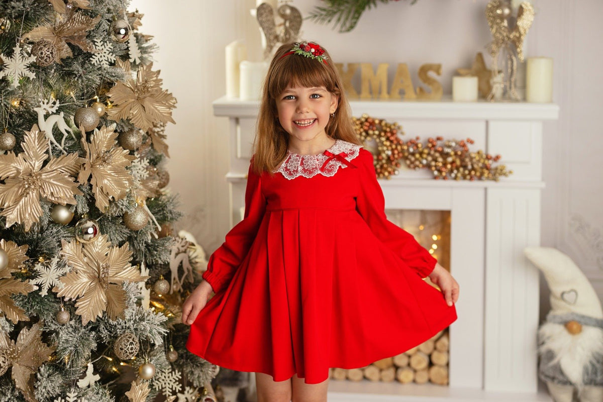 Rochie de Crăciun Roșie cu Danteluță – Strălucire Festivă