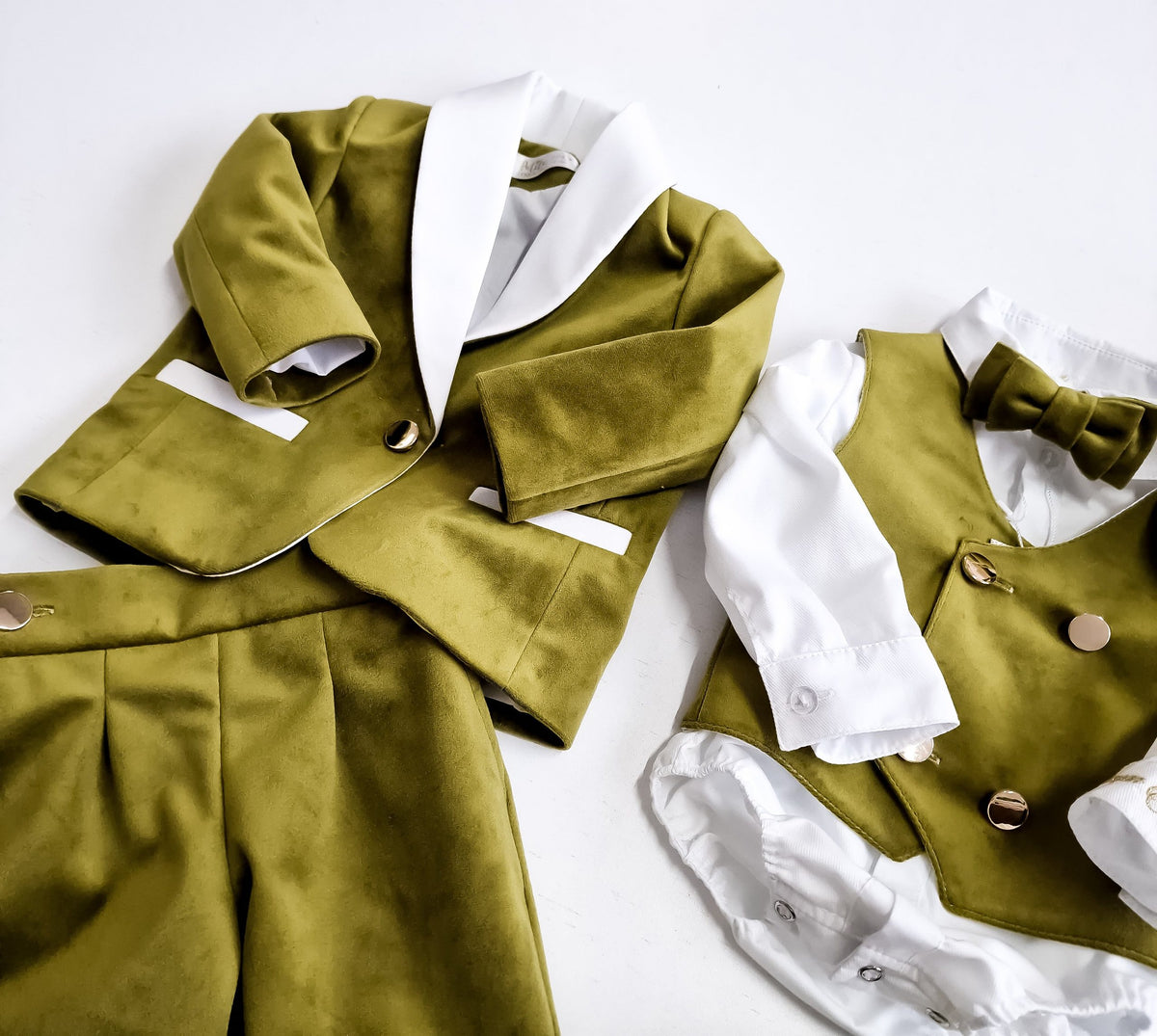 Costumaș botez pentru băieți Verde Fistic - Sabin Velvet Touch