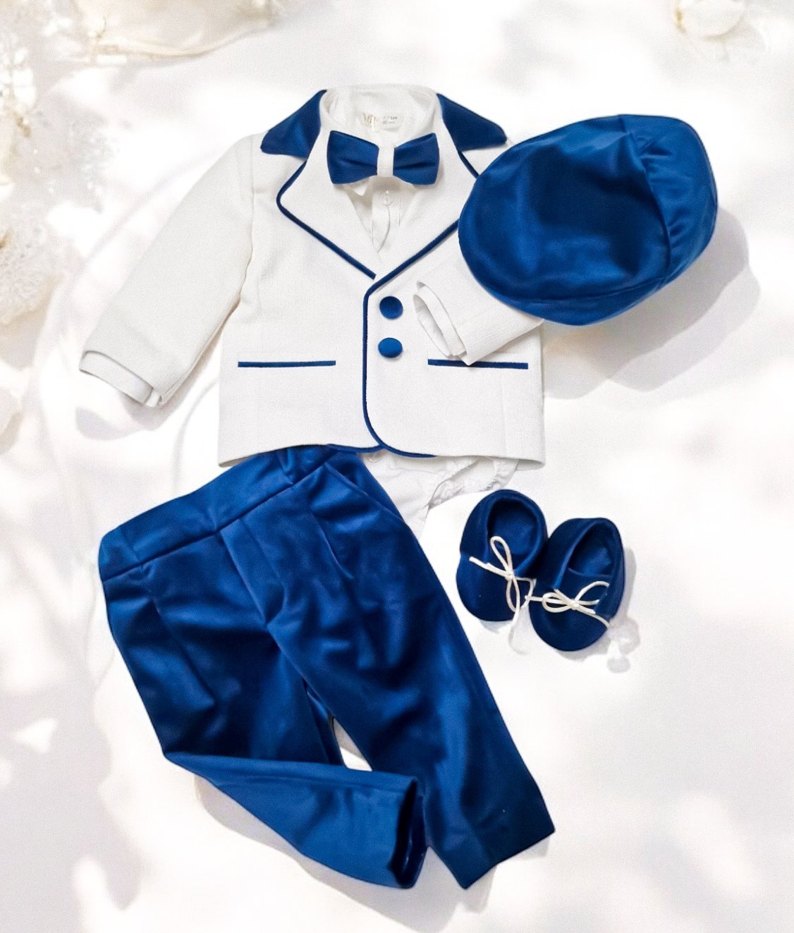 Costumaș botez pentru băieți alb / bleomaren Rafaelle -Private Collection Velvet Touch