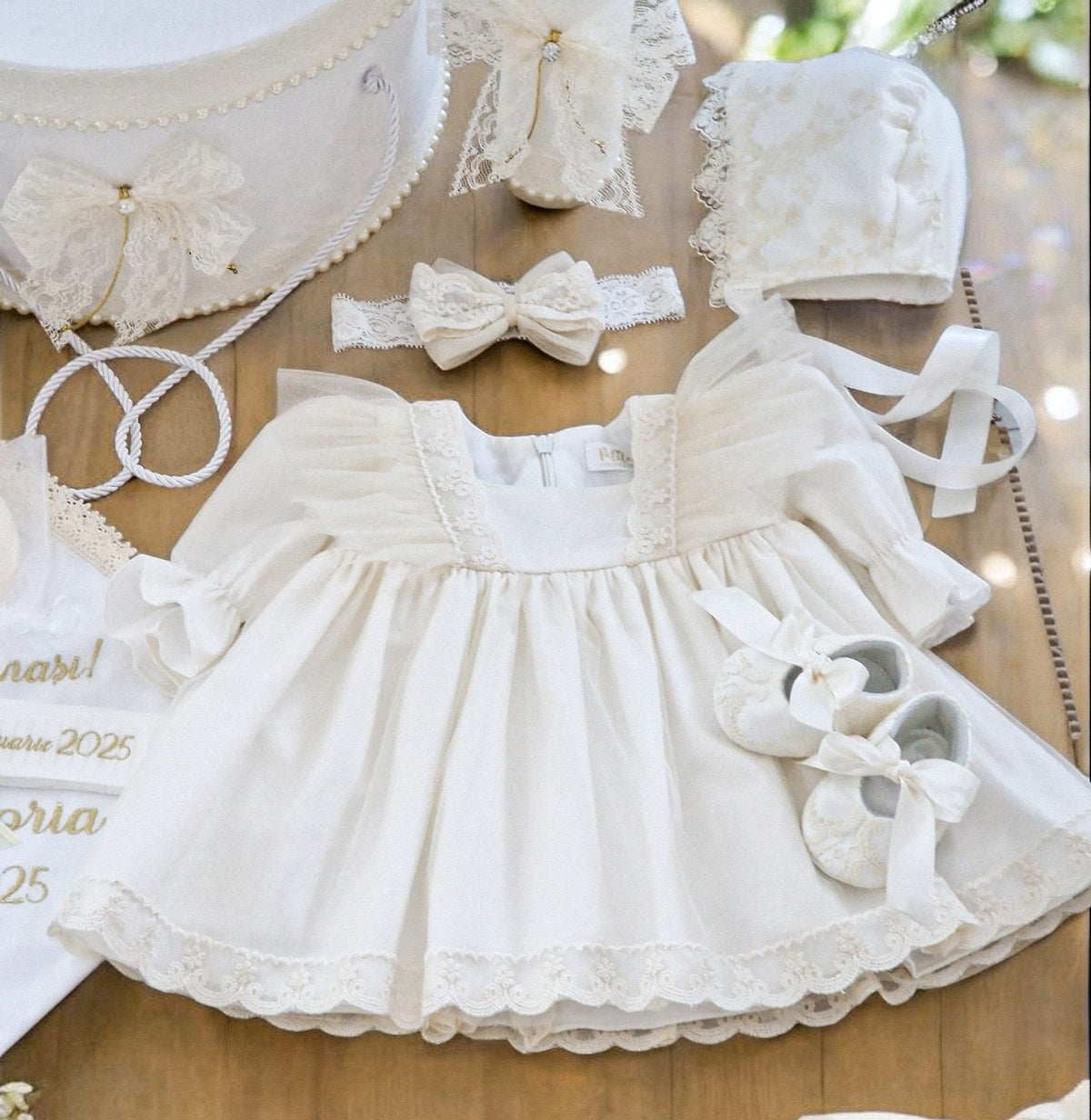 Set complet botez fetiță- Rochiță botez + Trusou + Lumanare -tematica Flori de Primăvară