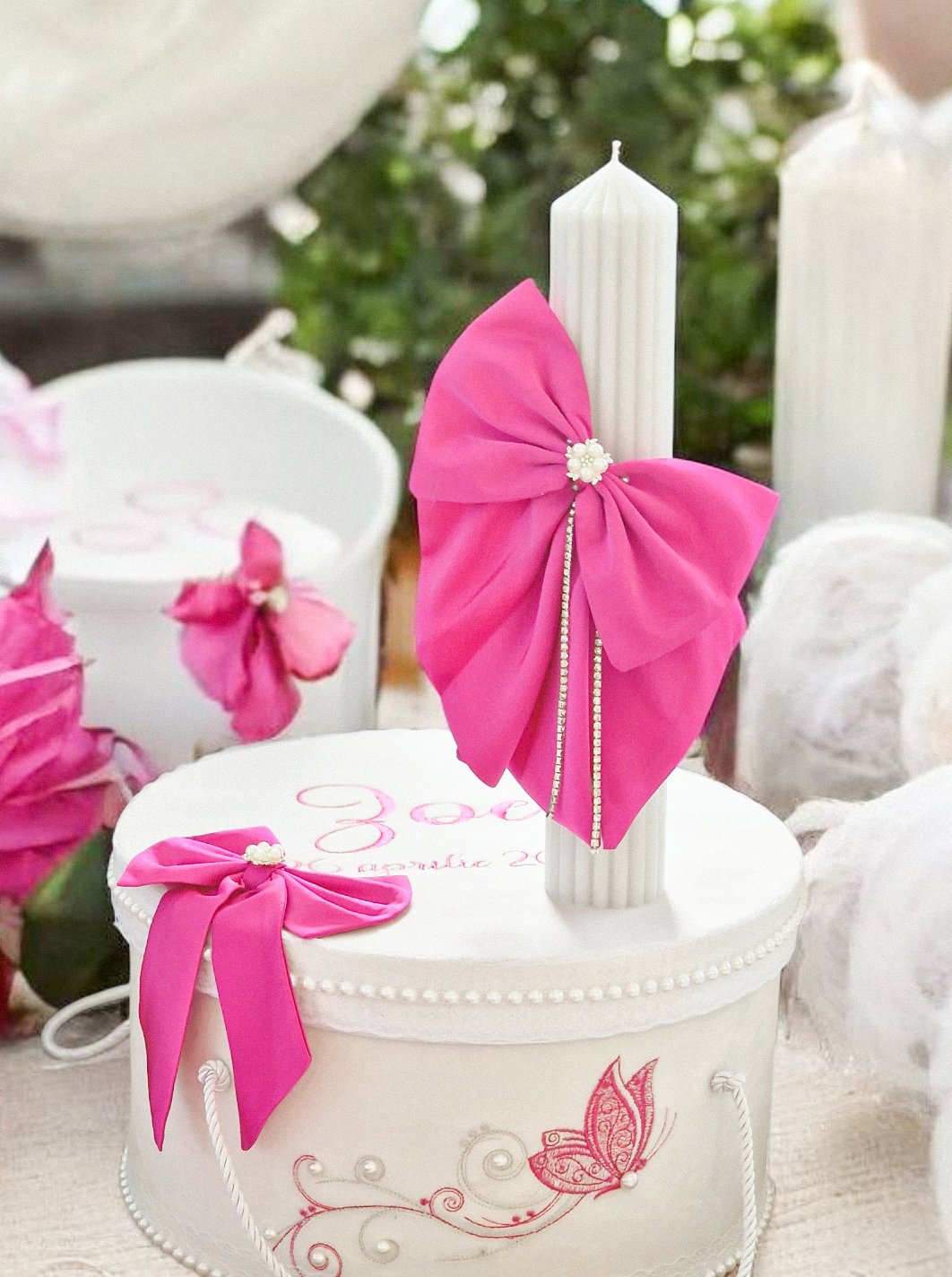 Set complet botez fetiță- Rochiță botez + Trusou + Lumanare -Fundă Supradimensionată Fuxia