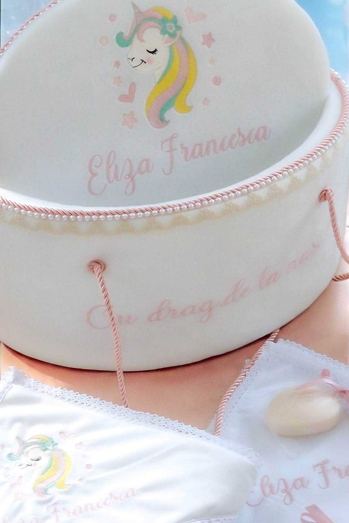 Trusou botez fetiță personalizat – tematică Unicorn, elegant și complet