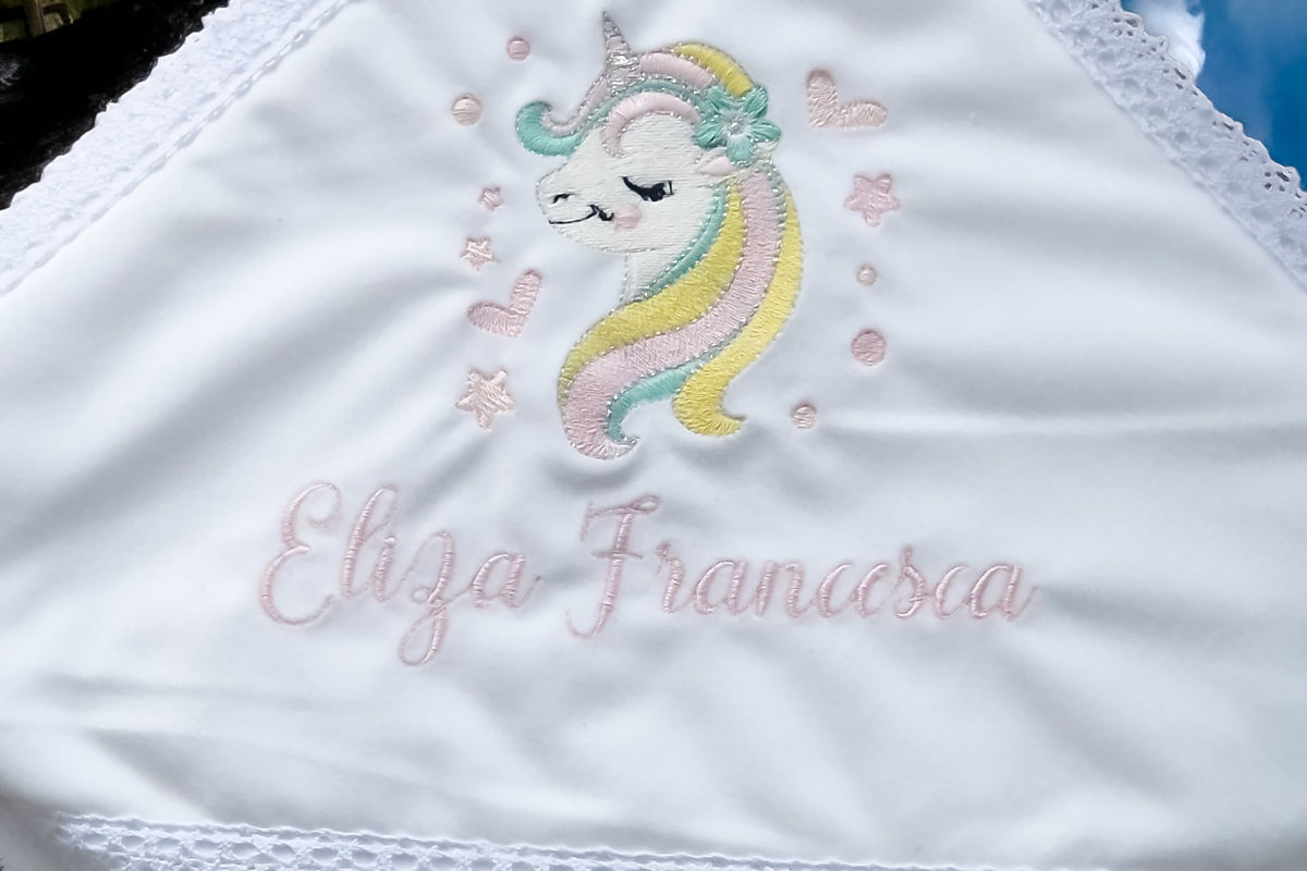 Trusou botez fetiță personalizat – tematică Unicorn, elegant și complet