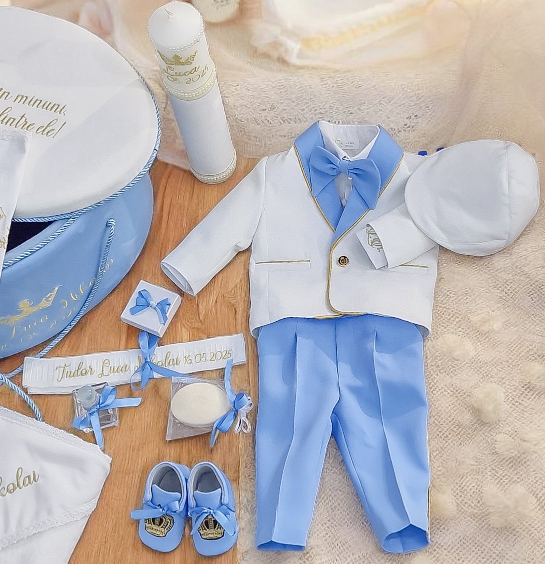 Set complet botez băieți Little KING- Costum botez + Trusou + Lumanare