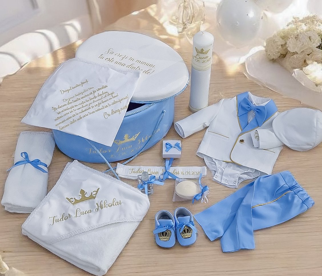 Set complet botez băieți Little KING- Costum botez + Trusou + Lumanare