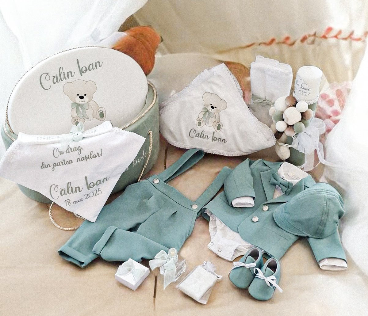 Set complet botez băieți  verde mentă - Costum botez + Trusou + Lumanare