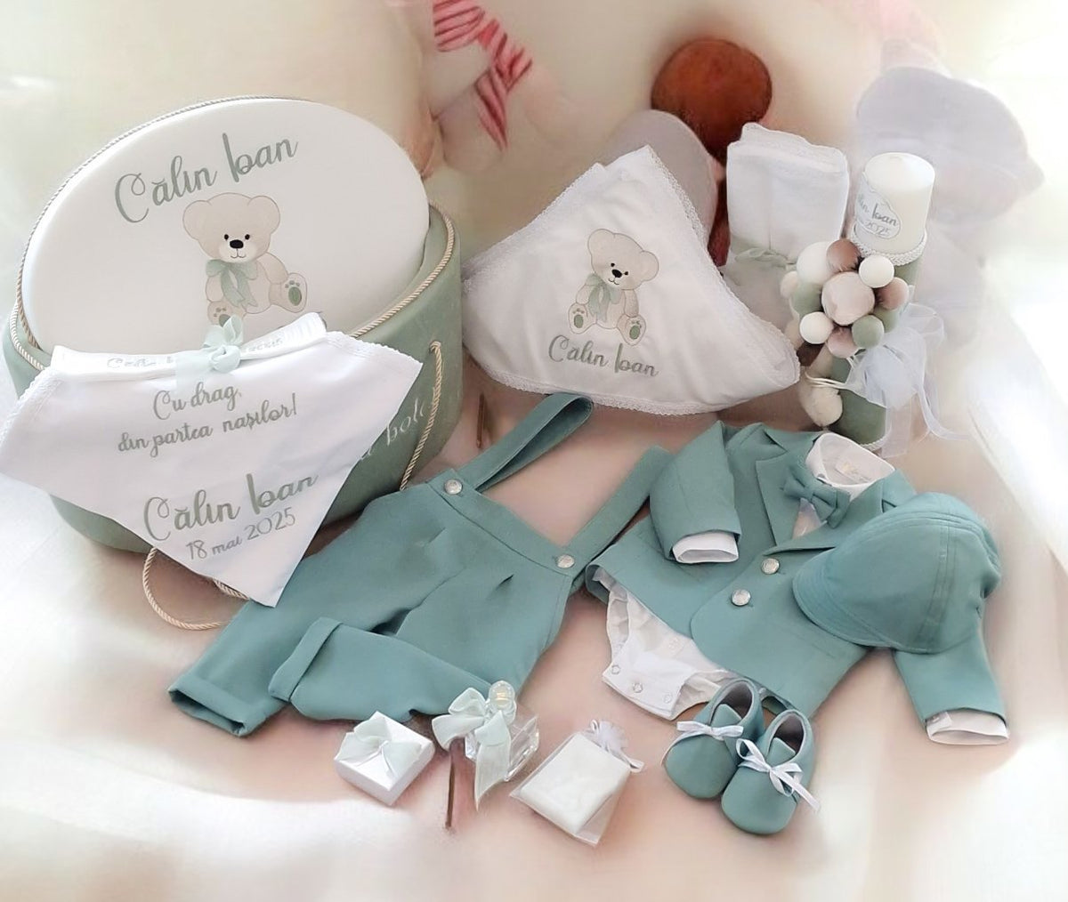 Set complet botez băieți  verde mentă - Costum botez + Trusou + Lumanare