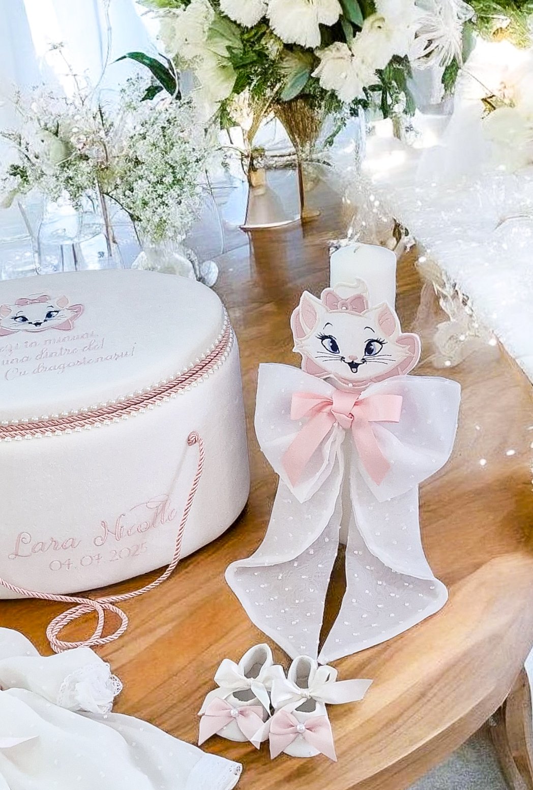 Set Complet Botez Fetiță Rochita Maria+Trusou+Lumanare Tematica Pisicuța Marie