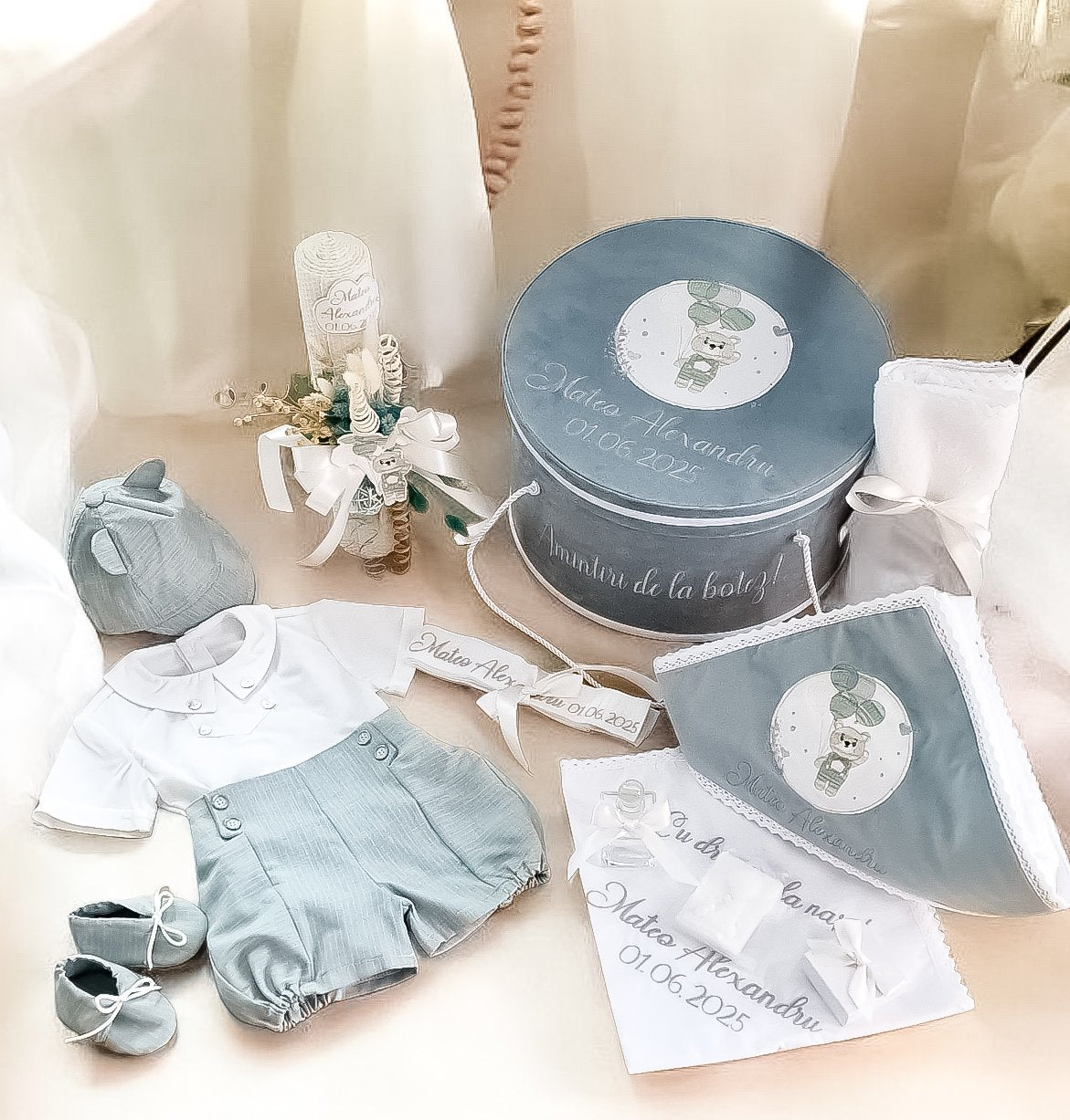 Set complet botez băieți de vară-Costum botez + Trusou + Lumanare - Ursulețul cu Baloane