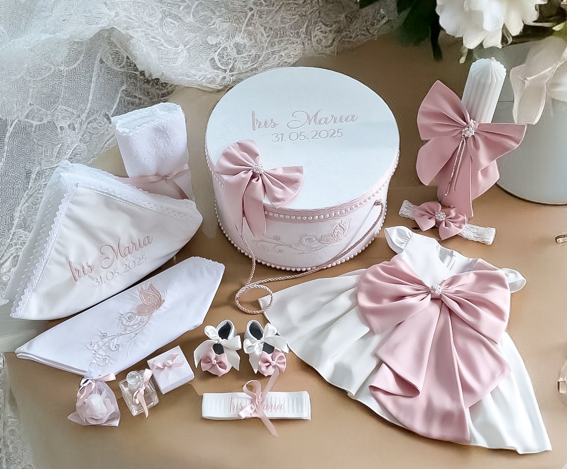 Set complet botez fetiță- Rochiță botez + Trusou + Lumanare -Fundă Supradimensionată Roz Pudră