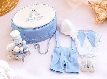 Set complet botez de vara băieți bleo/ivoire- tematica aripi- Costum botez + Trusou + Lumanare