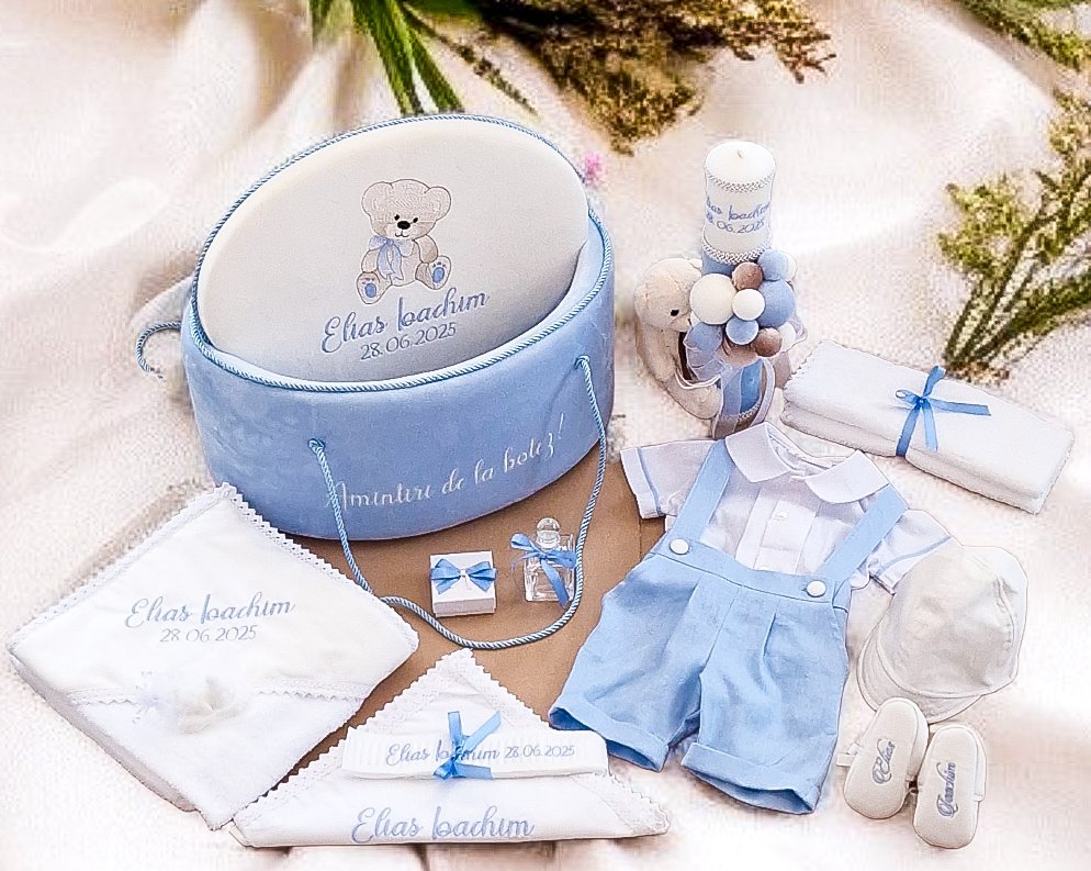 Set complet botez de vara băieți bleo/ivoire- tematica aripi- Costum botez + Trusou + Lumanare
