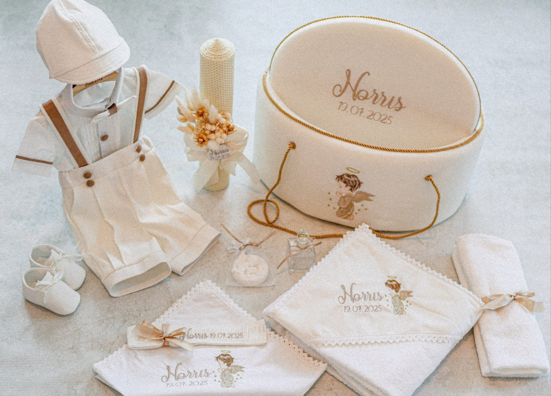 Set complet botez de vara băieți - Costum botez Nandy Whote + Trusou + Lumanare -tematica Îngeraș