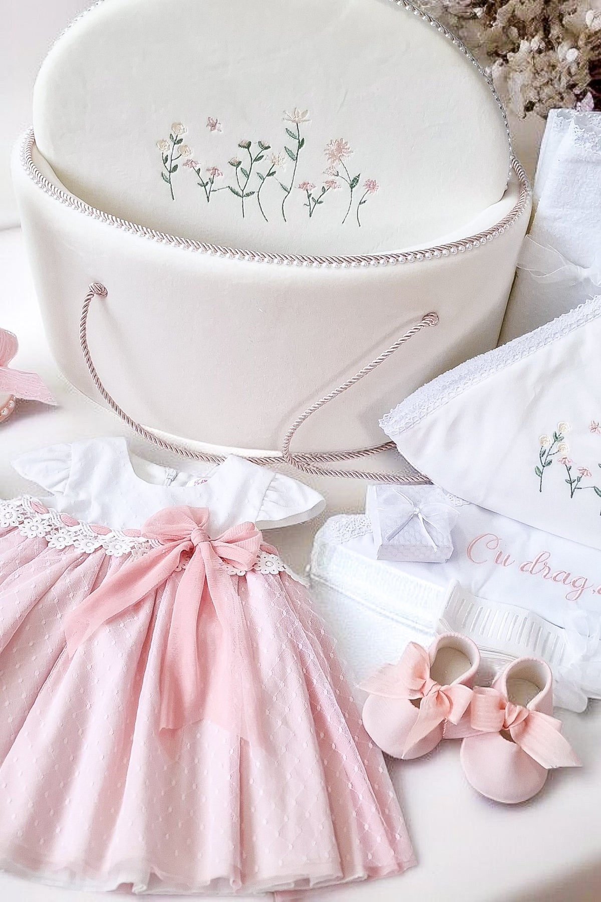 Set Complet Botez Fetiță  Rochita Constance +Trusou+Lumanare