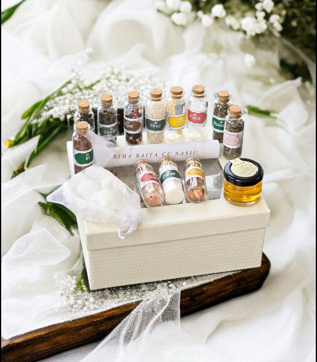 Set mirodenii pentru prima băiță cu nașii in cutie ivoire
