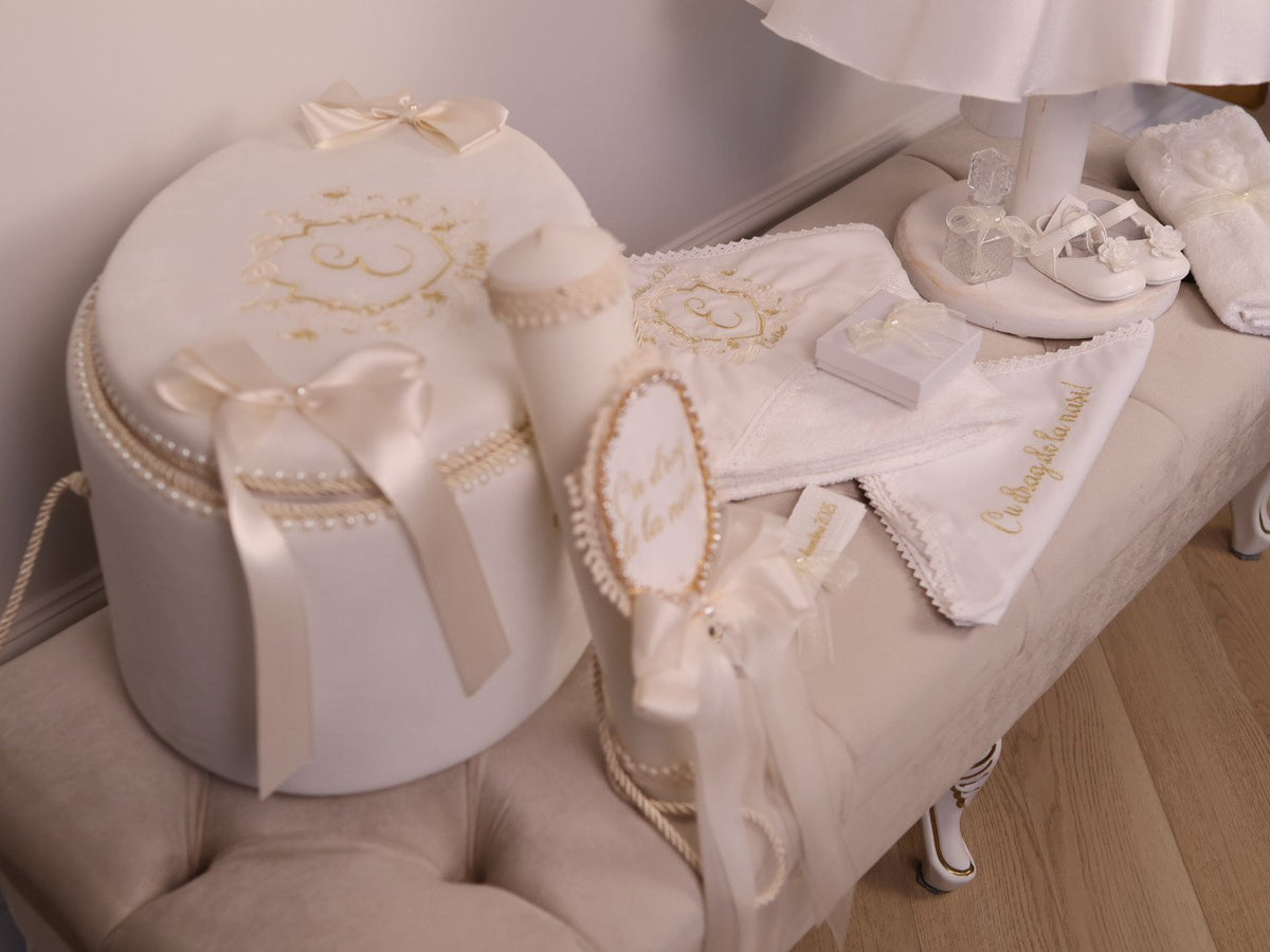 Set Complet Botez Fetiță Eloisë Ivory Rochita +Trusou+Lumanare