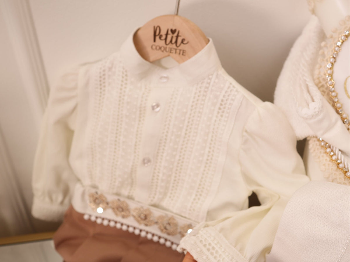 Set botez băiat tradițional – costum popular bebeluș + trusou botez personalizat+lumanare