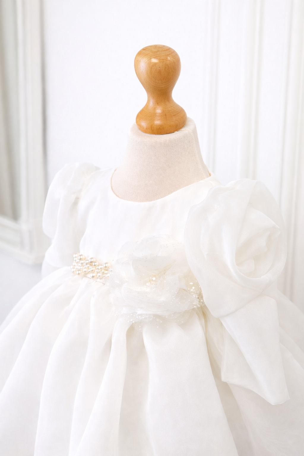 Rochiță ivoire din organza de botez Ariel