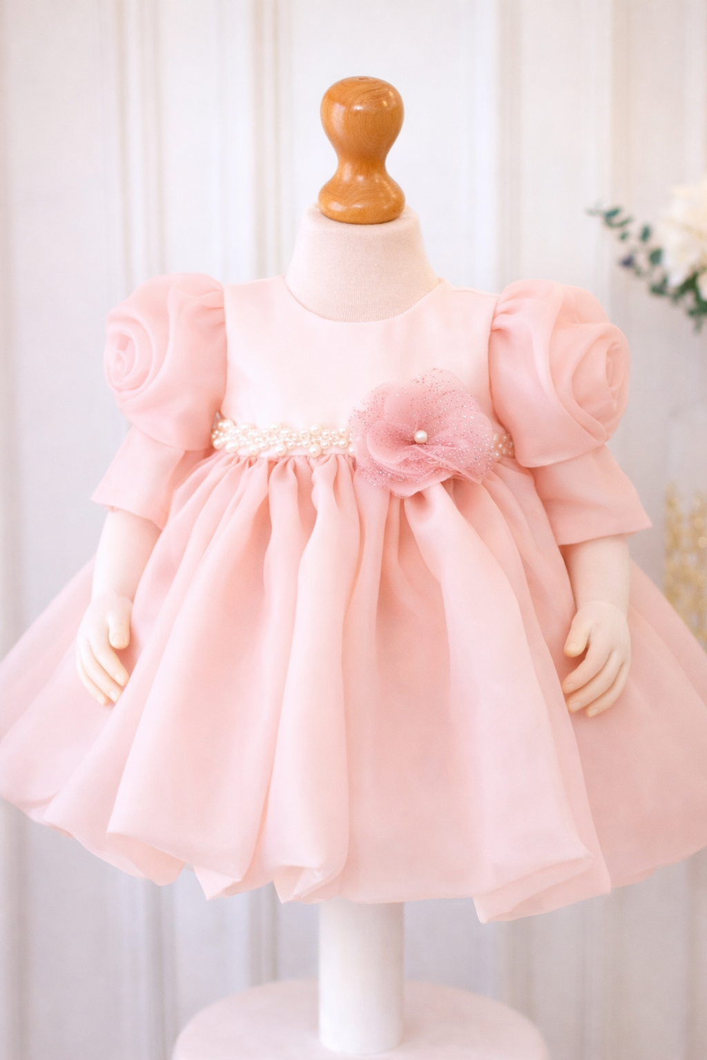 Rochiță din organza roz pudră de botez Ariel