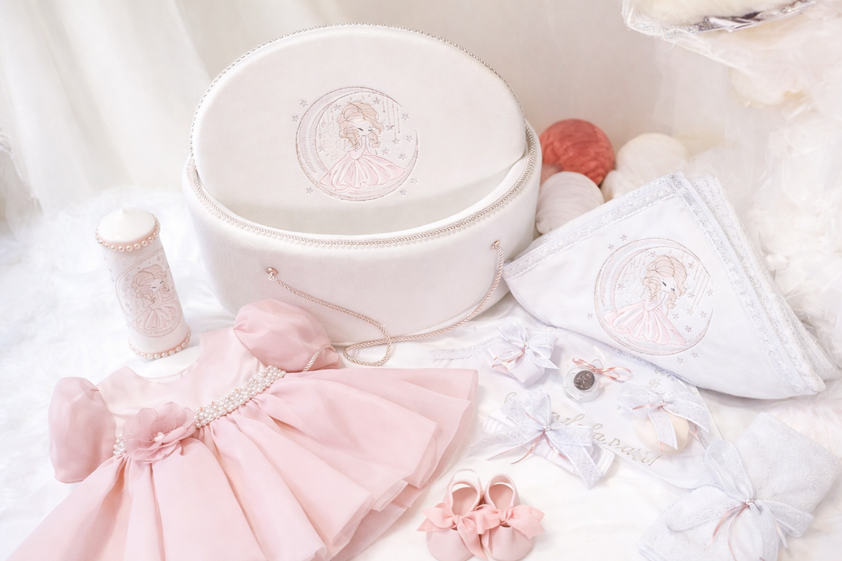 Rochiță din organza roz pudră de botez Ariel