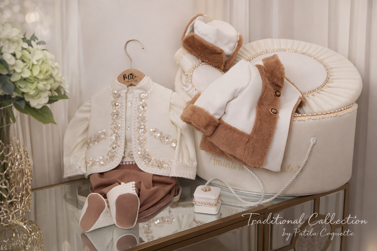 Costumaș tradițional băiat – costum popular bebeluși cu cojoc, căciulă și cizme