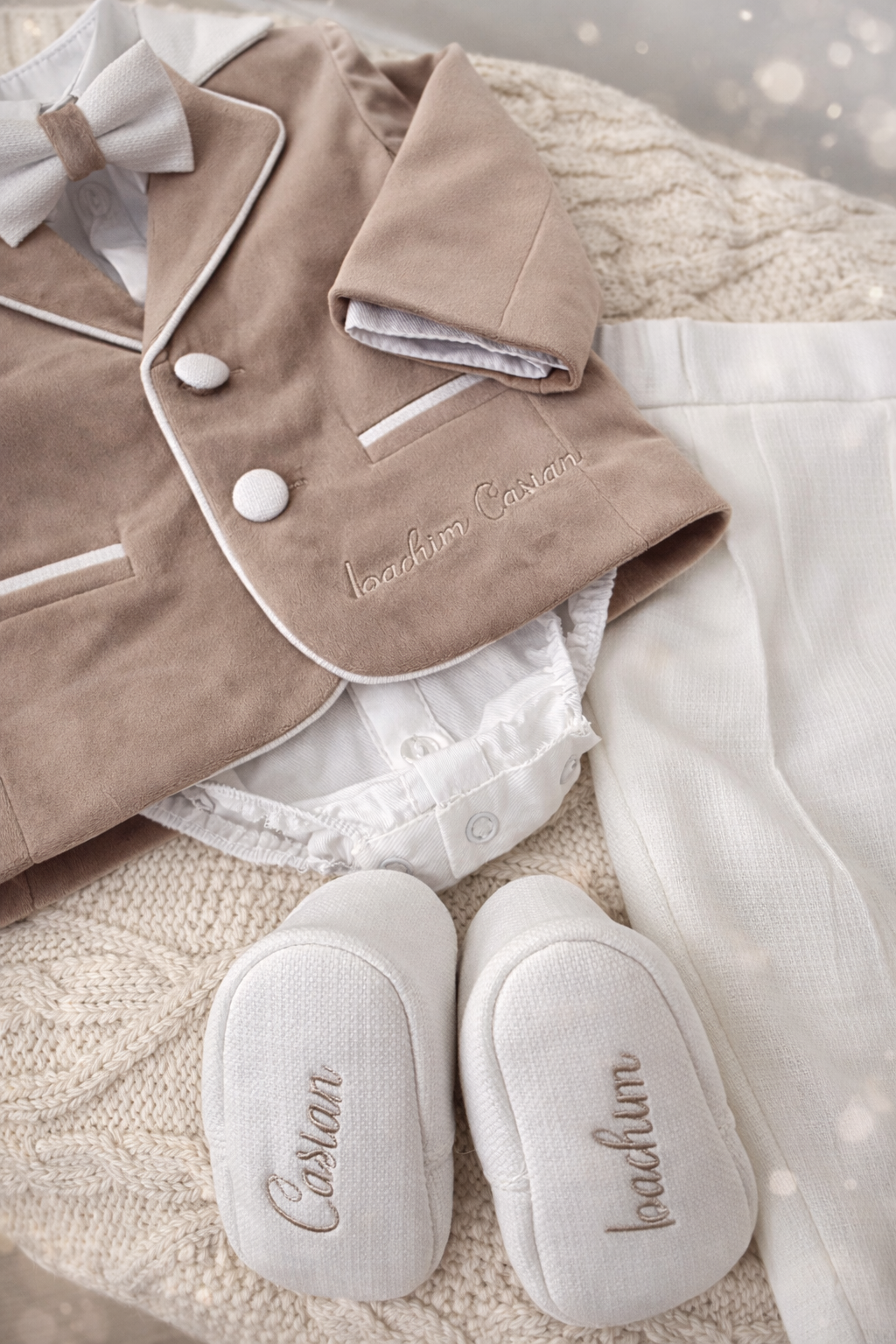 Costumaș botez pentru băieți Rafael White/Beige-Velvet Touch