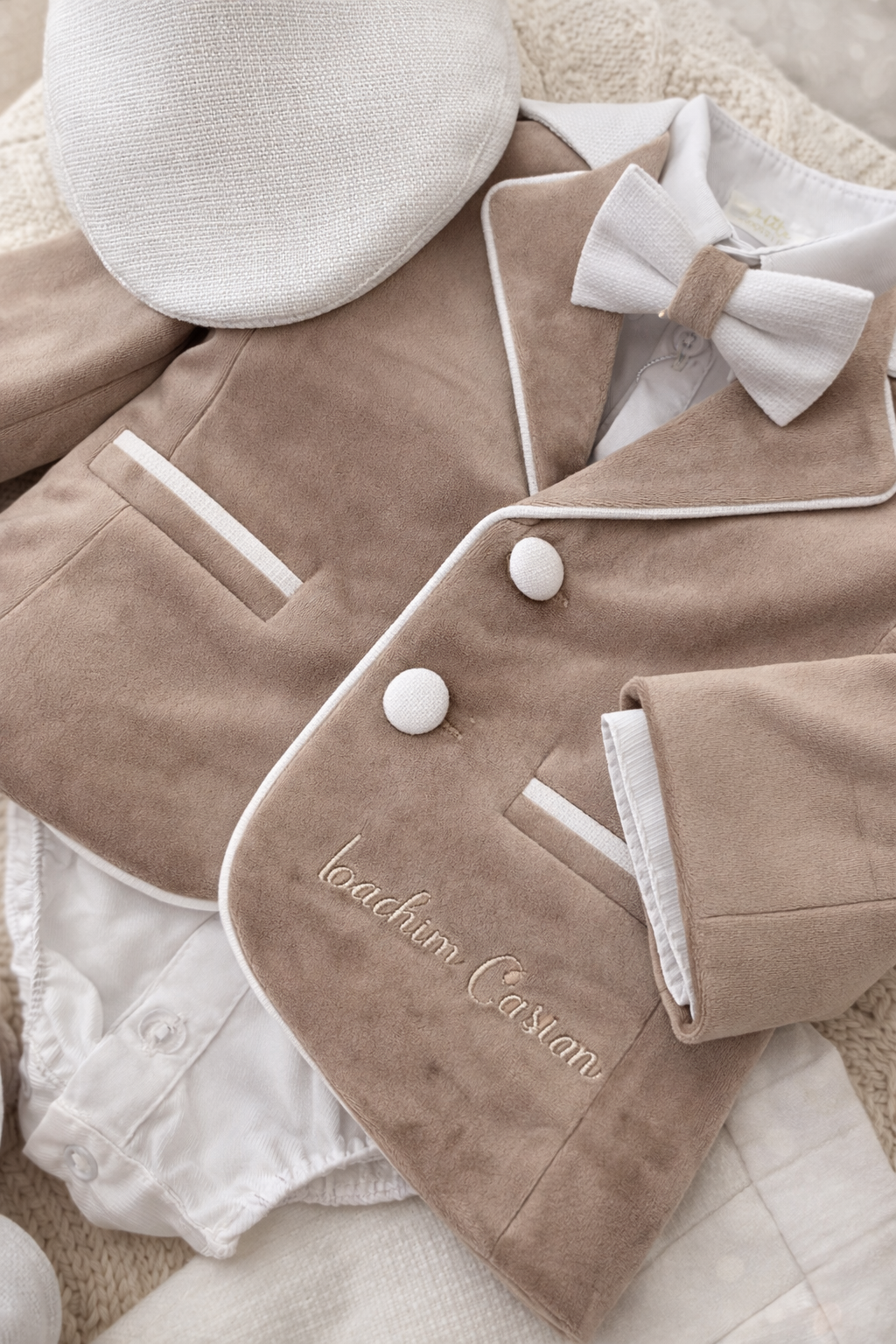 Costumaș botez pentru băieți Rafael White/Beige-Velvet Touch