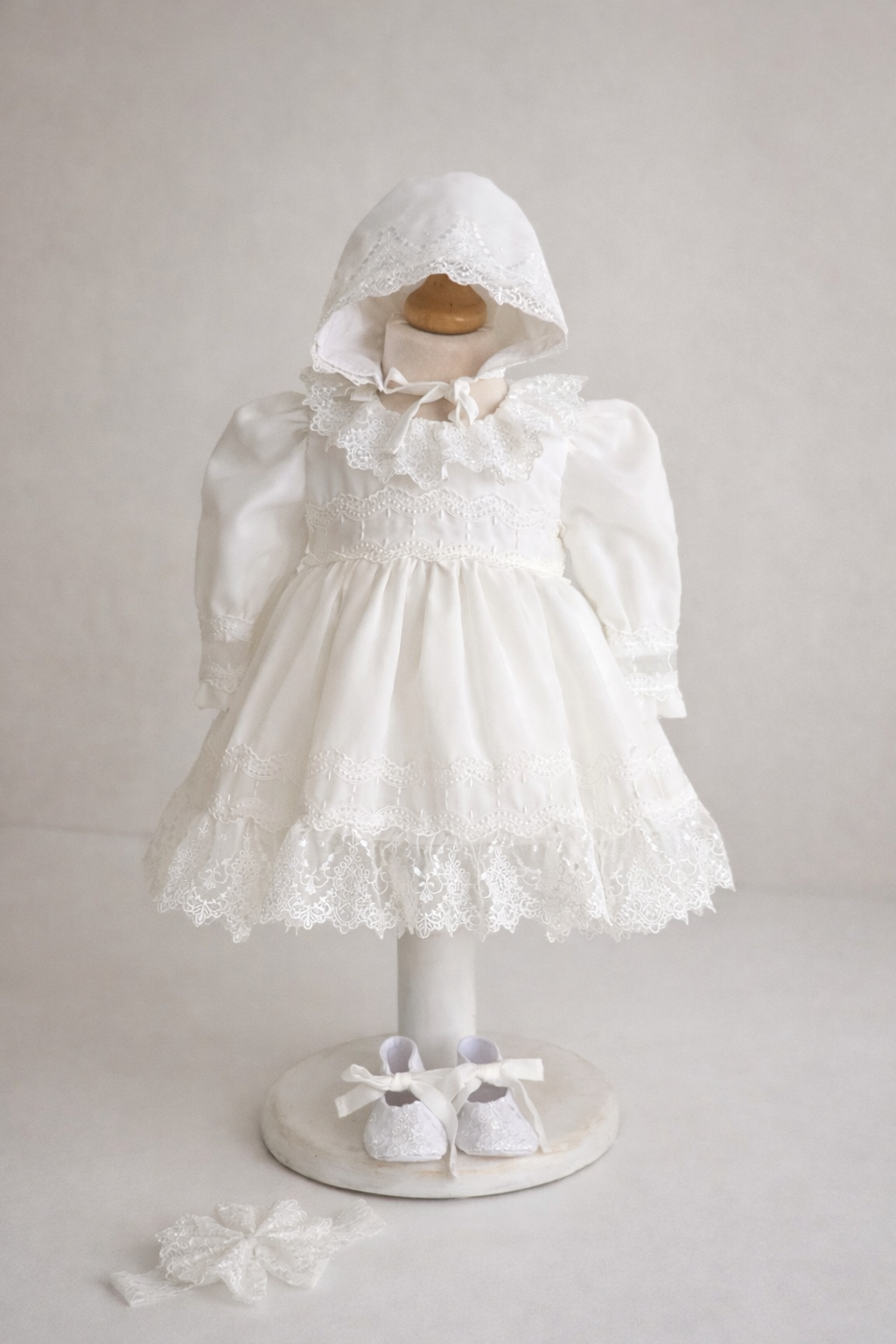 Set Botez Complet Fetiță Madeline – Rochie ,Lumanare și Trusou Personalizat Ivory