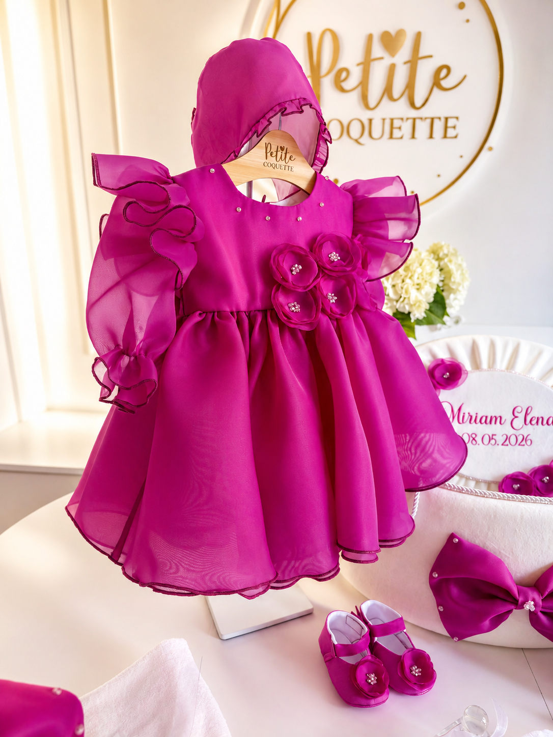 Set Complet Botez Fetiță Magenta Personalizat - Rosalie– Privet Collection | Rochiță, Trusou și Lumânare