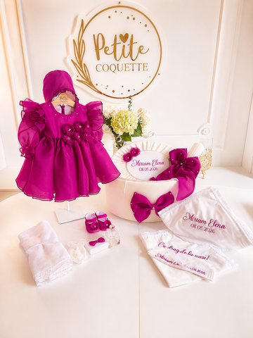 Set Complet Botez Fetiță Magenta Personalizat - Rosalie– Privet Collection | Rochiță, Trusou și Lumânare