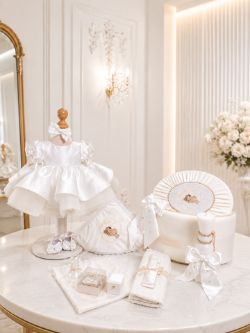 Set Complet Botez Fetiță Diva White – Rochiță, Trusou și Lumânare | Colecție Privată