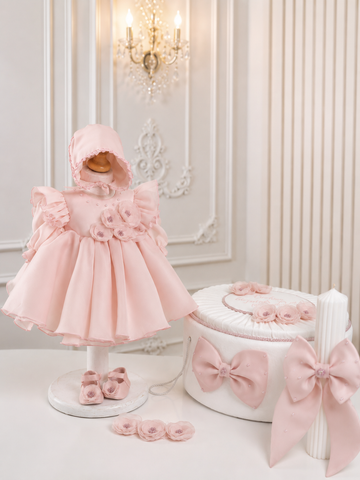 Set Complet Botez Fetiță Roz Pudrat Personalizat - Rosalie– Privet Collection | Rochiță, Trusou și Lumânare