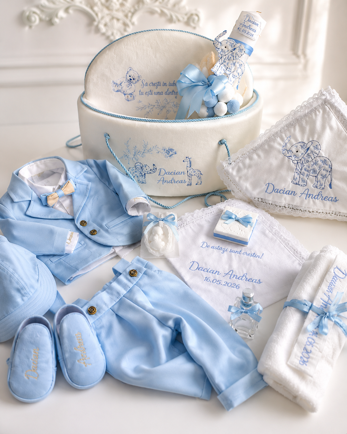 Set complet botez  băieți  personalizat ,,Baby Dior": trusou+costumaș+ lumânare