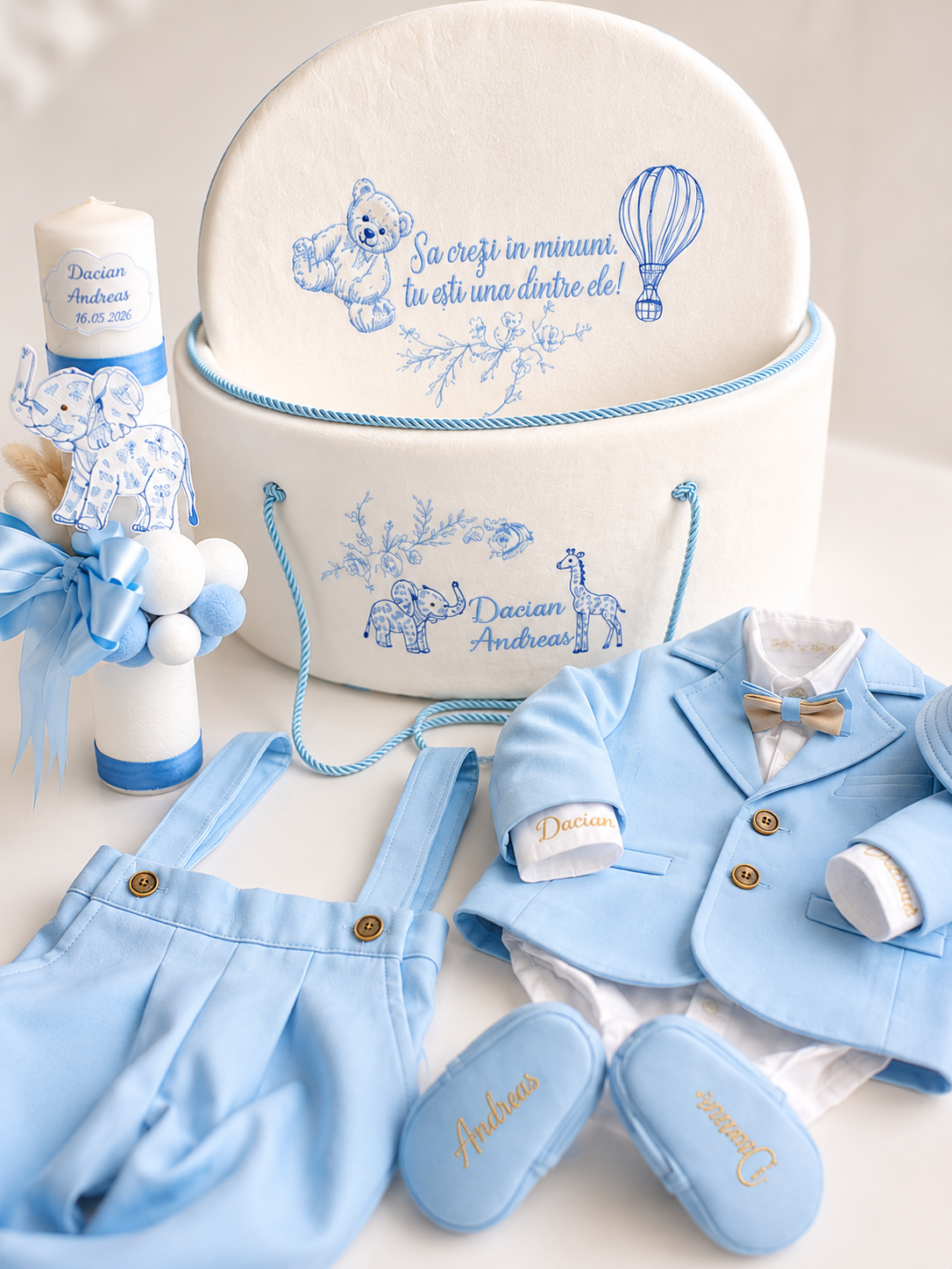 Set complet botez  băieți  personalizat ,,Baby Dior": trusou+costumaș+ lumânare