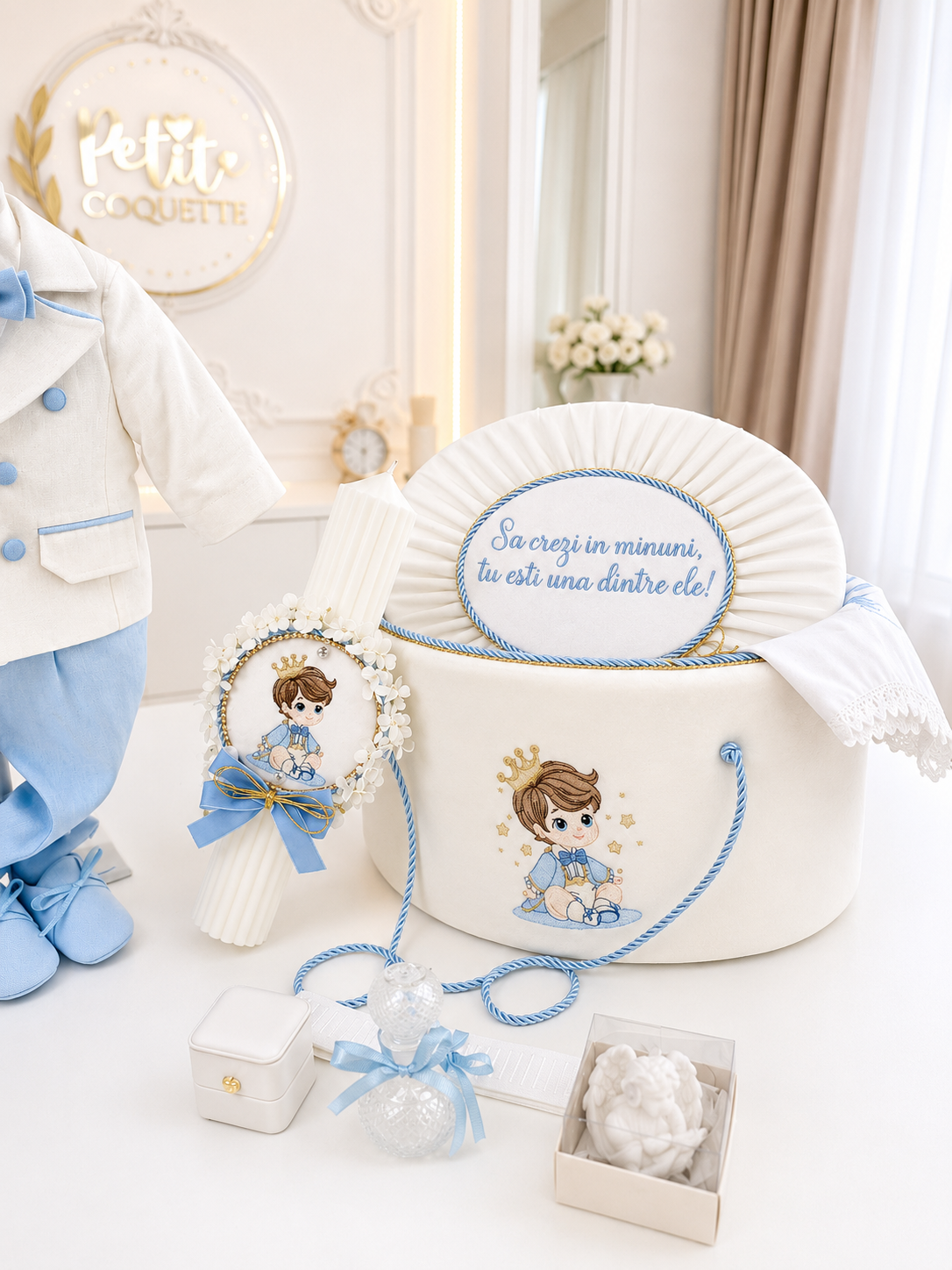 Set Complet Botez Băieți Matei – Trusou Personalizat, Lumânare și Costum din In Bleu