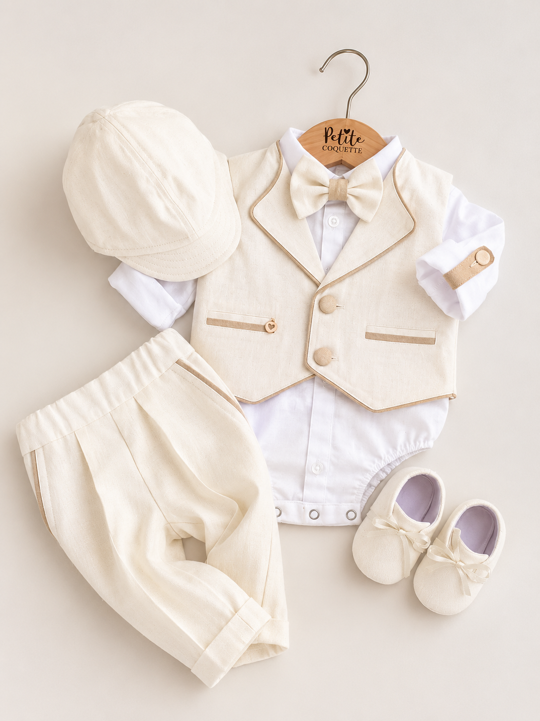 Set Botez Băiat Oscar Ivory – Costum Elegant din In, Trusou Personalizat și Lumânare