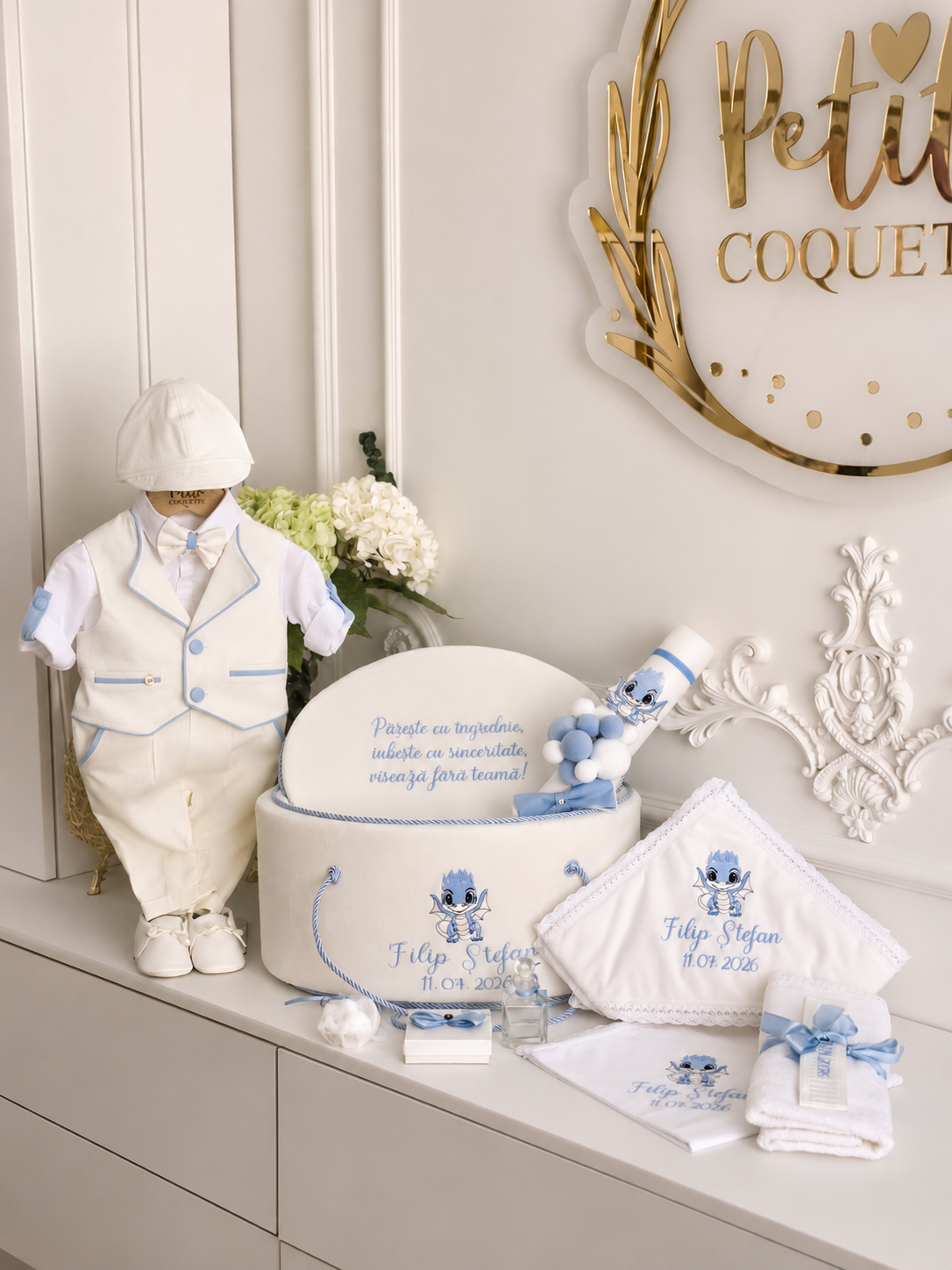 Set Botez Băiat Oscar ivoire/baby blue – Costum Elegant, Trusou Personalizat și Lumânare