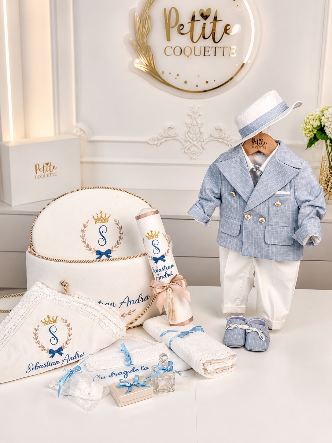 Set complet botez băiat Moretti  – costumaș, trusou și lumânare personalizată