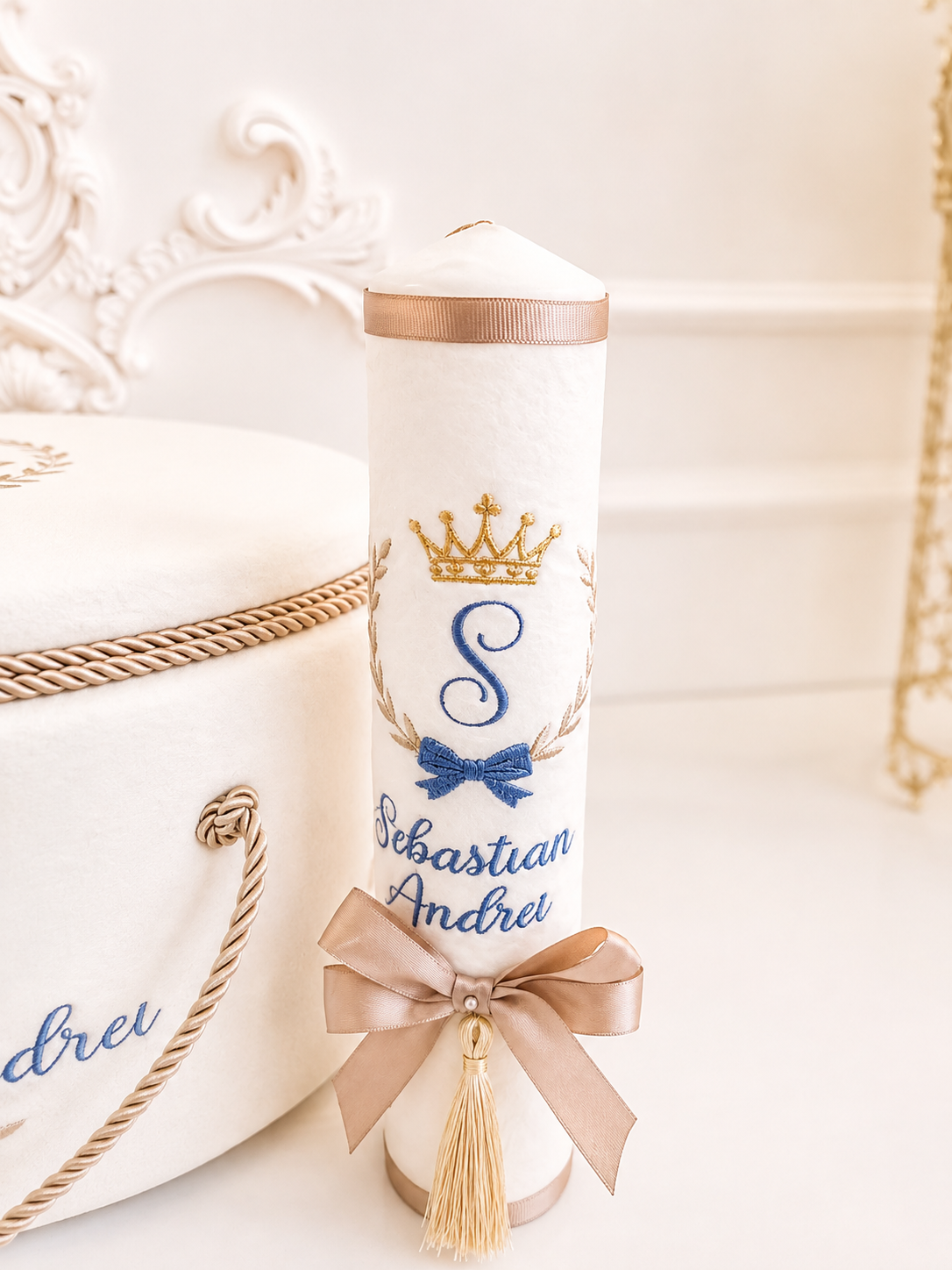 Set complet botez băiat Moretti  – costumaș, trusou și lumânare personalizată