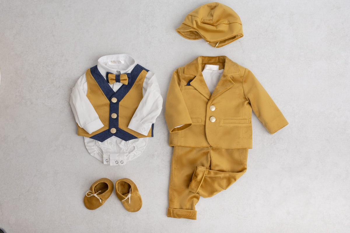 Costumaș botez pentru băieți Classical Velvet Mustard