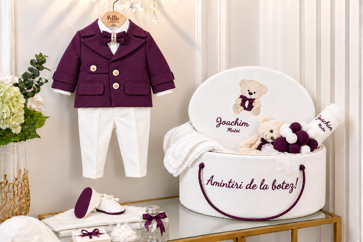 Set complet botez băieți Aaron- cufar buretat cu tematica ursuleț+ costum elegant + lumânare