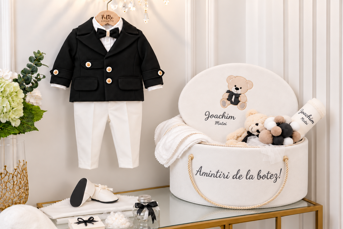 Set complet botez băieți Aaron- cufar buretat cu tematica ursuleț+ costum elegant + lumânare